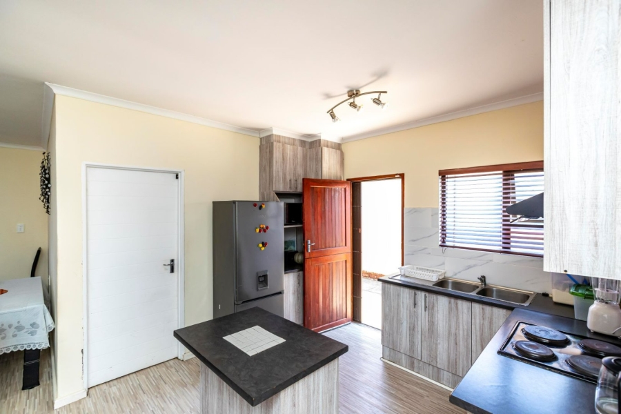 3 Bedroom Property for Sale in Cove Rock Eastern Cape